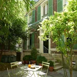 Maison Lepic Montmartre 3* Париж